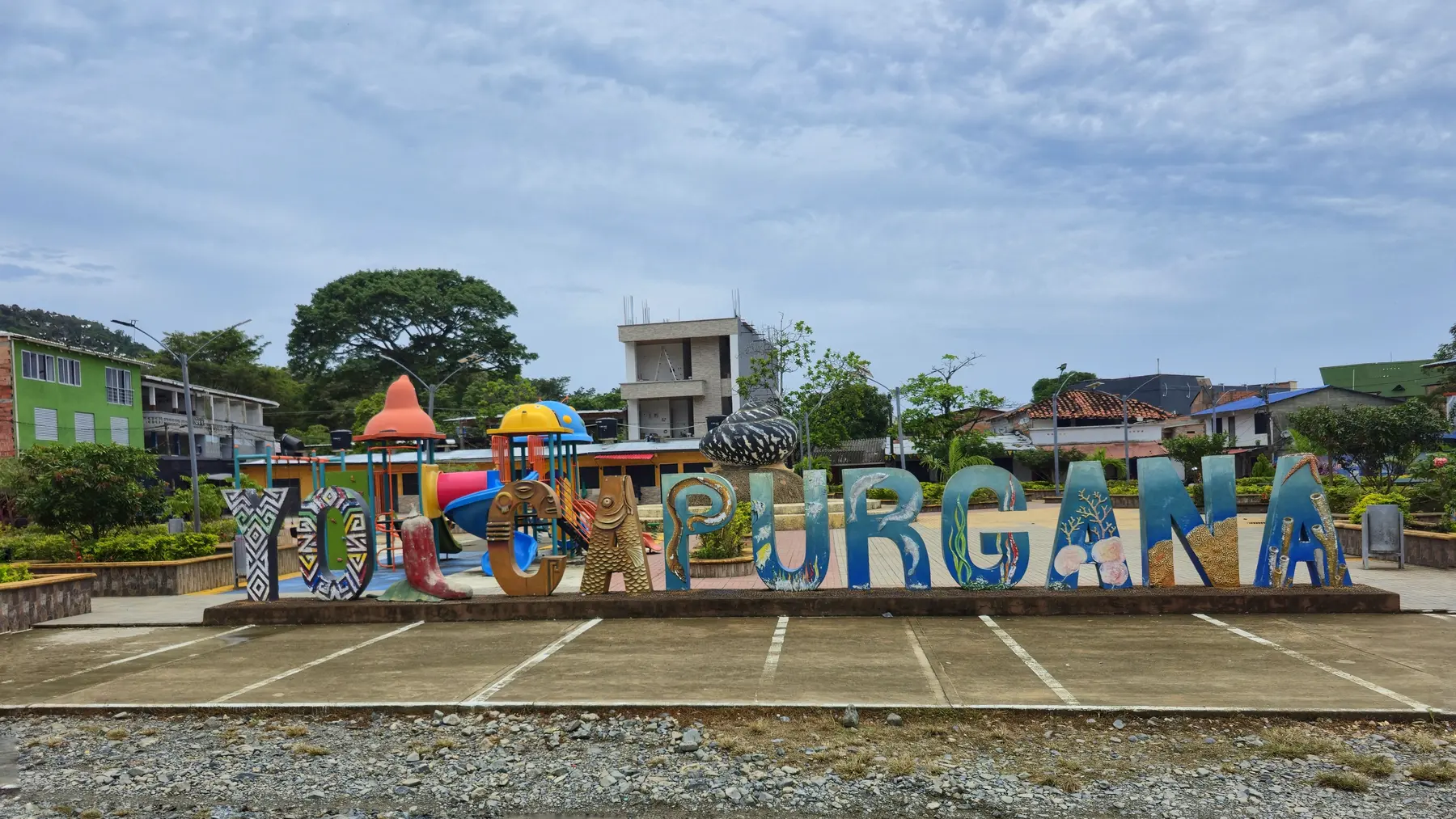 Letrero de Capurganá en un espacio público del pueblo
